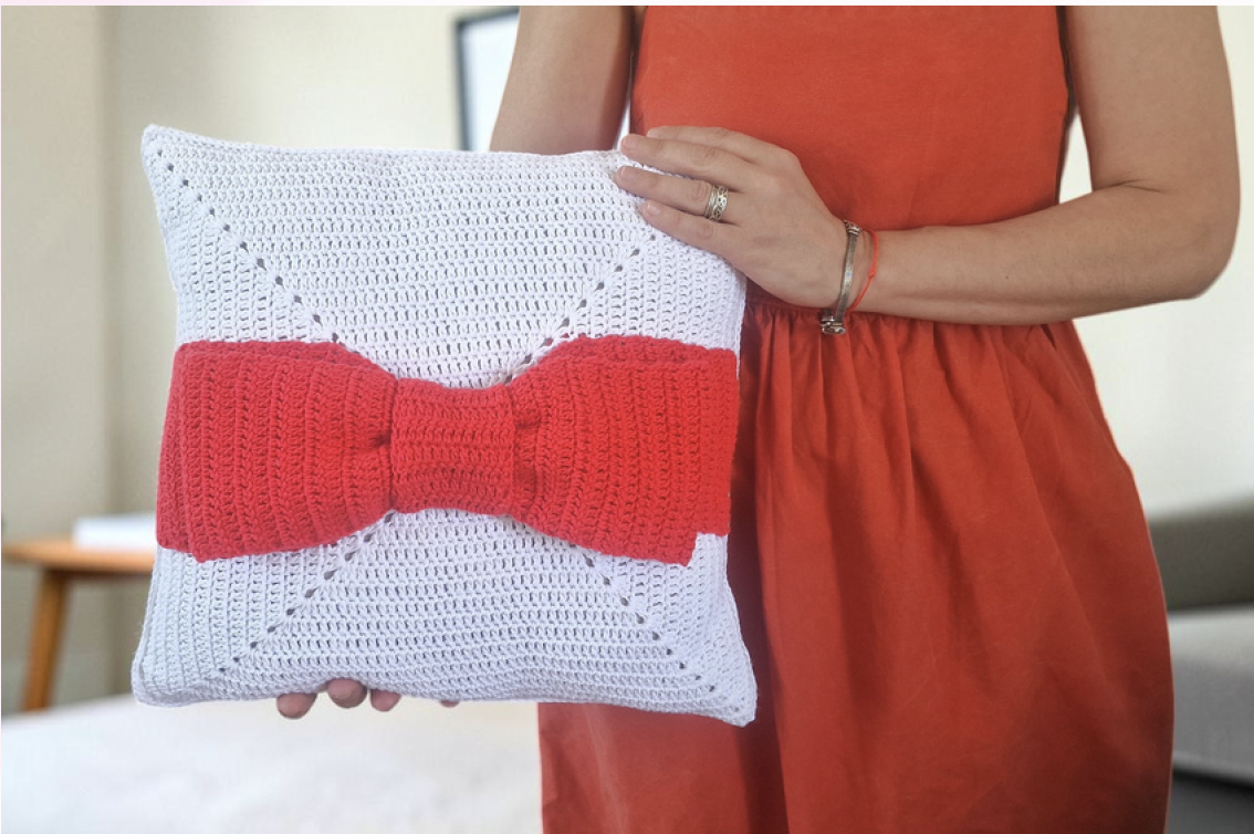 Coussin au Crochet Facile | Patron PDF Sous le Ruban Rouge 40x40 cm 2 coussin-au-crochet-facile-sous-le-ruban-rouge