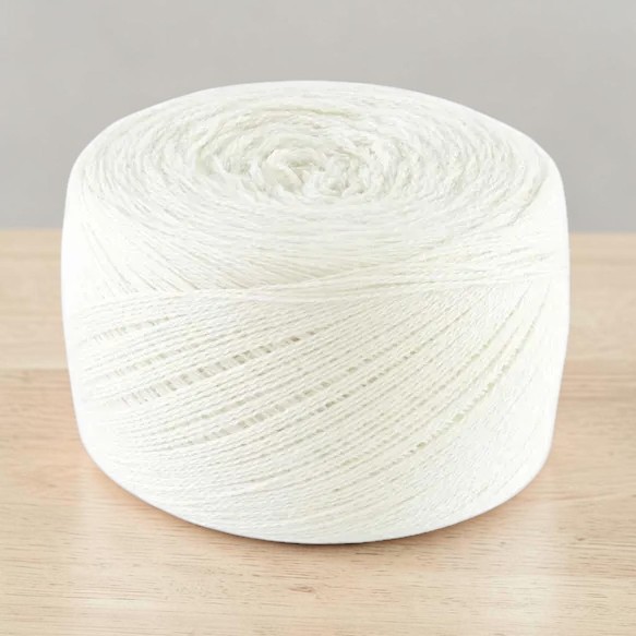 Symfonie Diva Solid : Une Magnifique Laine Mérinos-Soie de 780 Mètres Symfonie Diva Solid Blanc-Jasmin - bobine de laine mérinos et soie, teinte semi-unie blanc