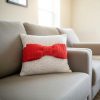 Coussin au crochet Sous le Ruban Rouge 40 x 40 cm